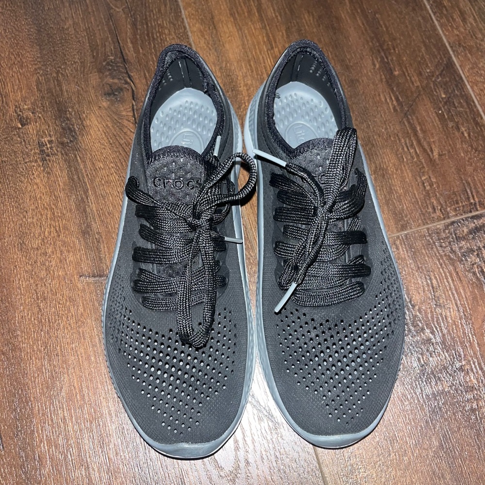 NWOT Crocs tennis shoes